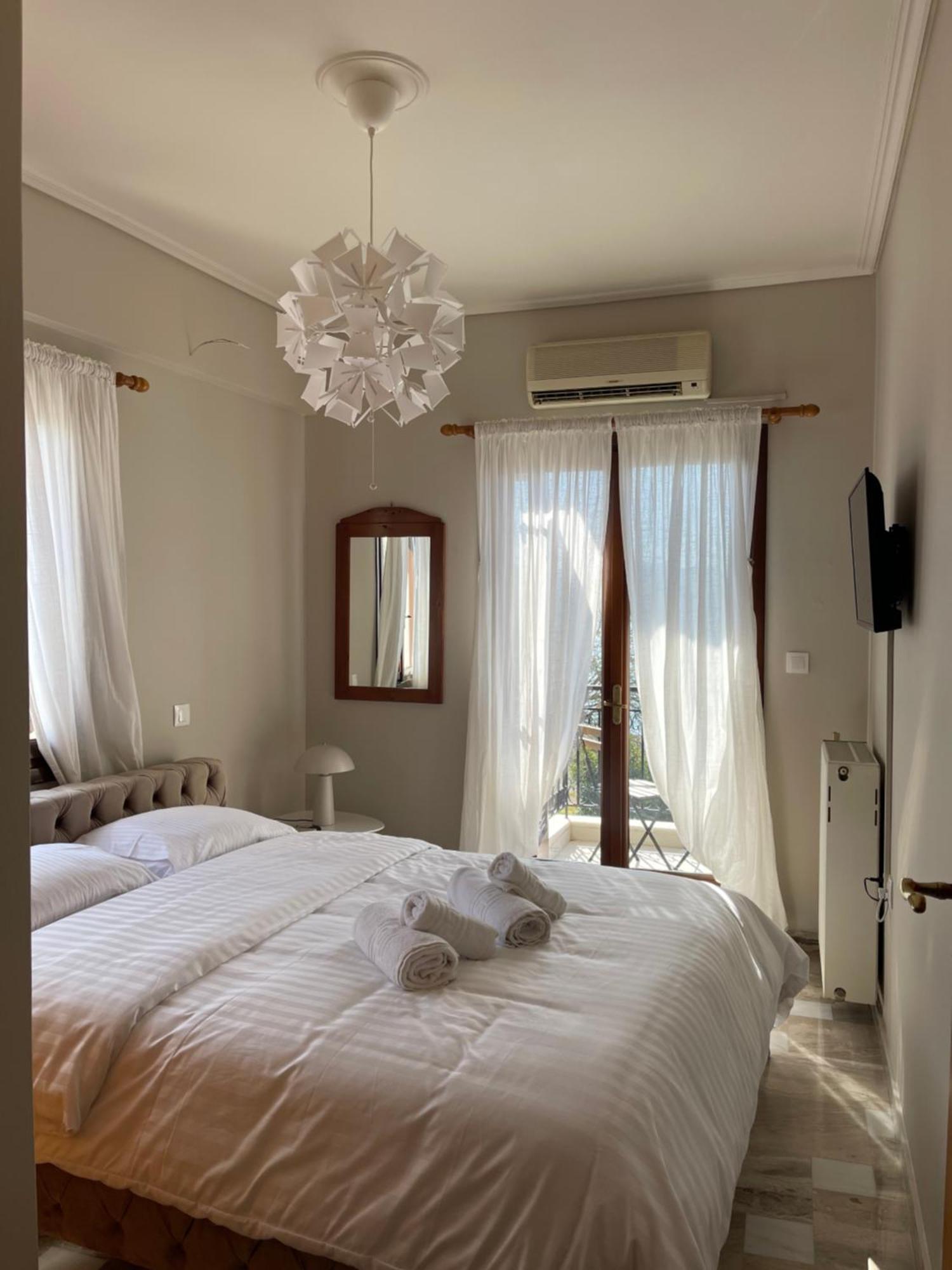 نافبكْتوس Regina Hotel المظهر الخارجي الصورة